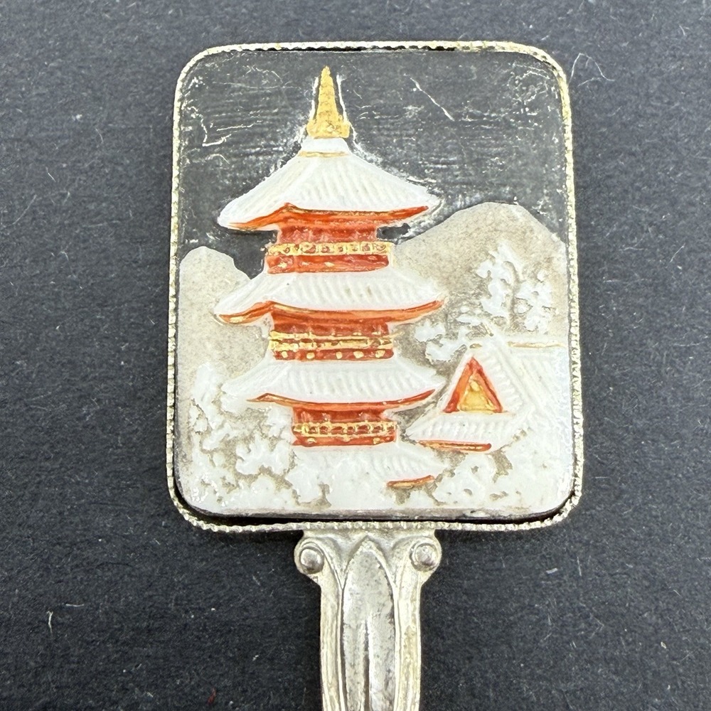 Vintage Toshikane Japan Nara Five Story Pagoda Porcelain Souvenir Spoon Tag - Picture 2 of 8